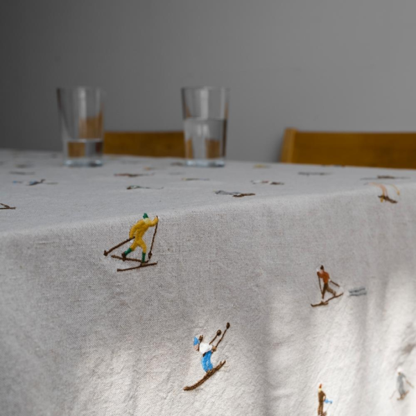 skiers table cloth tafelkleed linnen katoen 147 x 250 cm fine little day